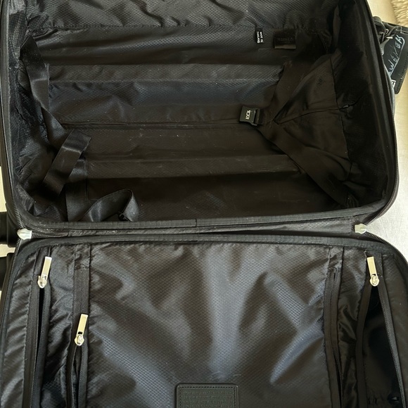 TUMI - Picture 12 of 12